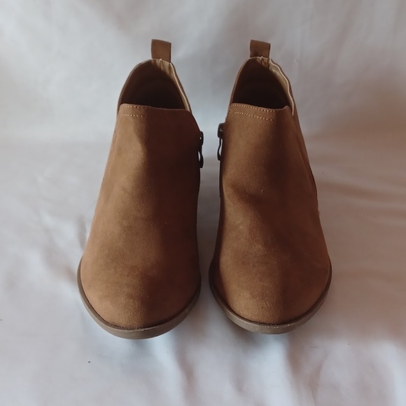 Torrid Ankle Booties Side Dip Cognac Brown Faux Suede Zip Size 7.5W - Picture 3 of 11